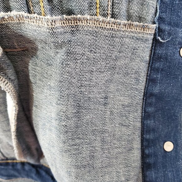Women’s Levi Jeans Denim Trucker Jacket Sz M with Cat Patch on Back EXCELLENT! - Picture 7 of 10